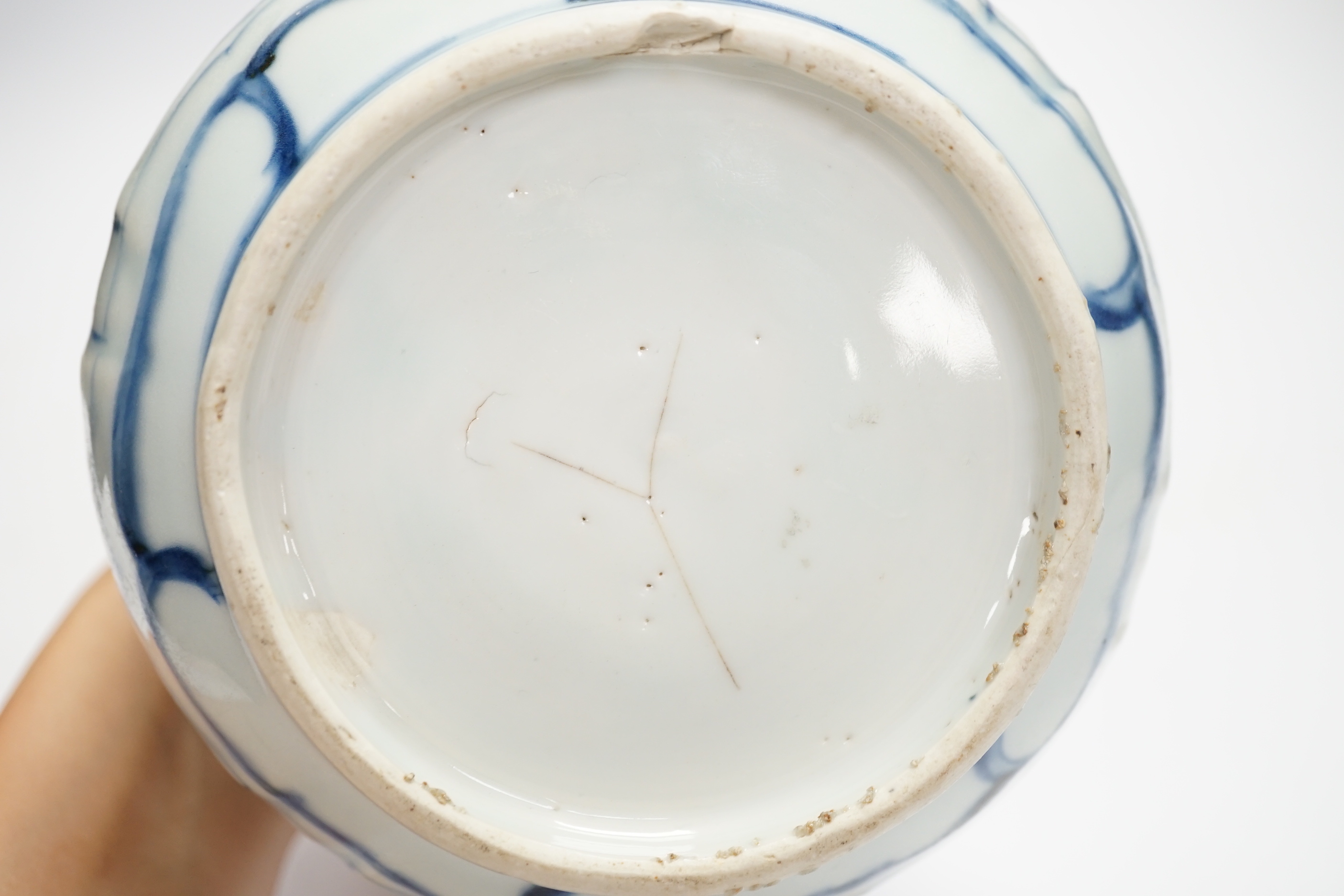 An early 17th century Chinese kraak blue and white bottle vase, 28.5cm